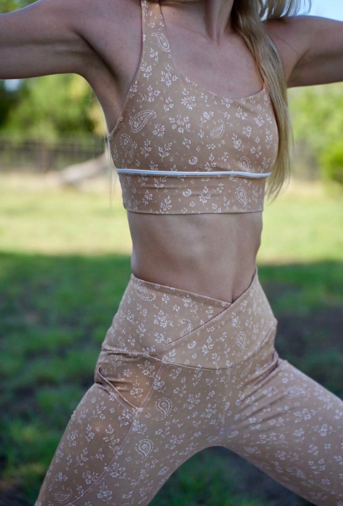 Sandstone - Dainty Floral - Leggings (with pockets!)